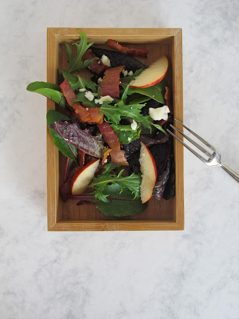 Ensalada sorpresa con bacon y miel. Play food.