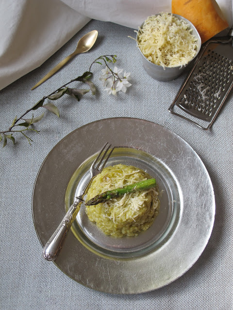 Risotto de espárragos verdes con queso de Mahón.