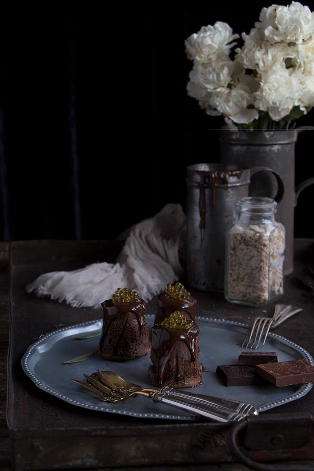 Tapones de chocolate, jengibre y caviar de aove. Receta.