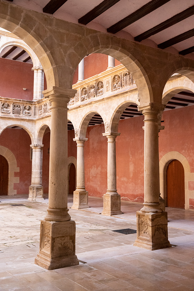 patio renacentista Reales Colegios Tortosa